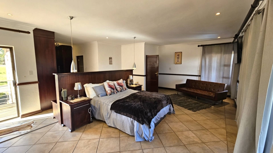 5 Bedroom Property for Sale in Birdwood Estate North West